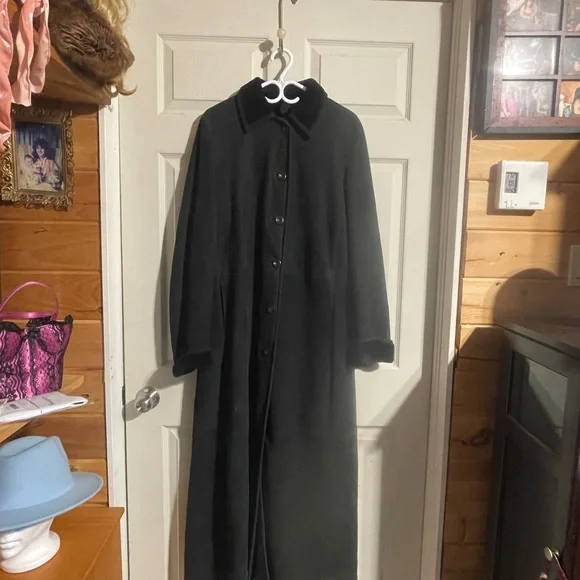 Luxurious Lamb Shearling lined coat - Picture 7 of 16